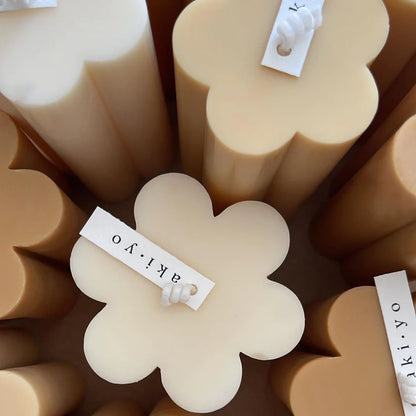 Daisy Pillar Soy Candle Studio Akiyo