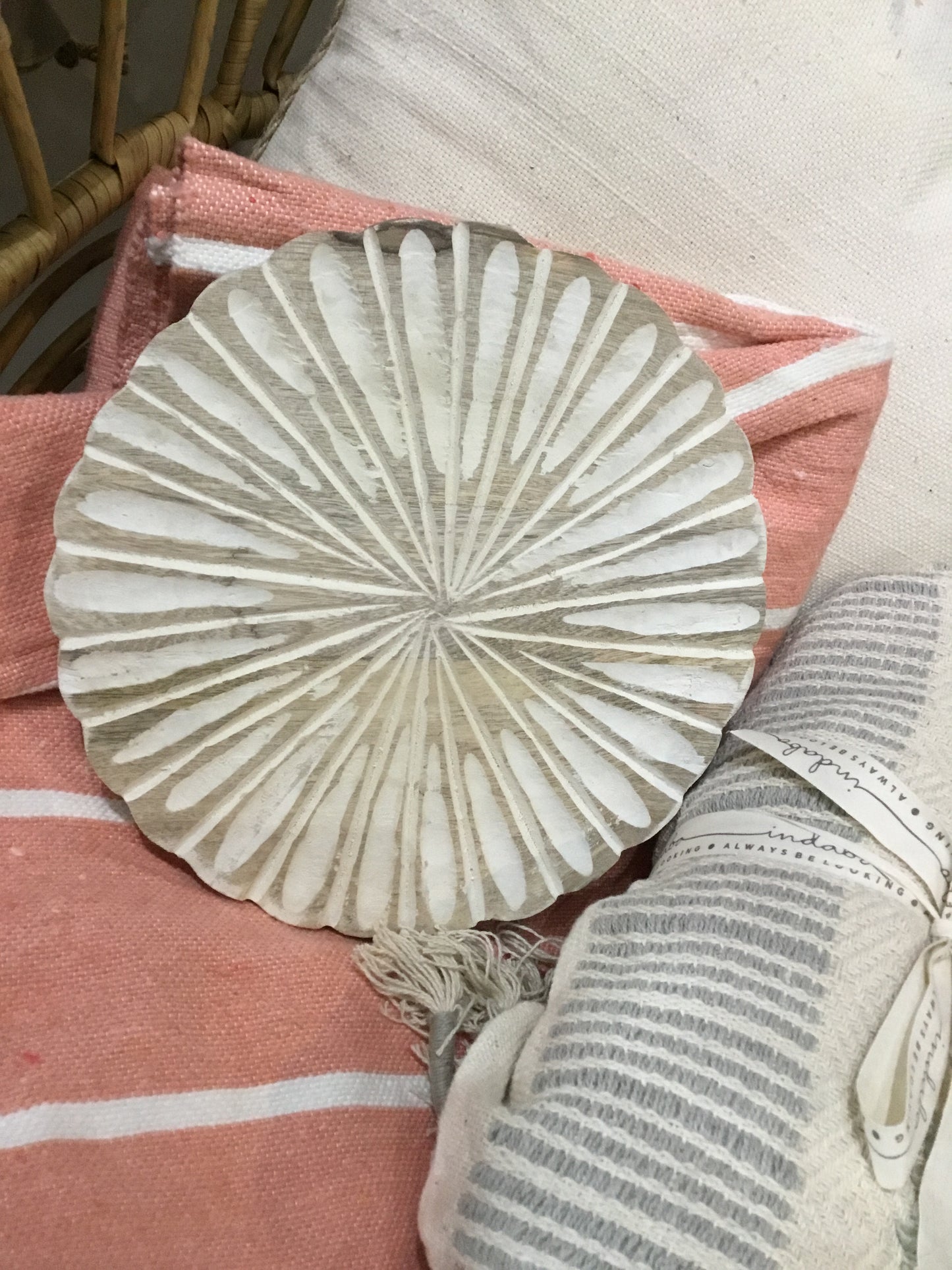 Carved Round Wooden Tray "Dahlia" - Indaba